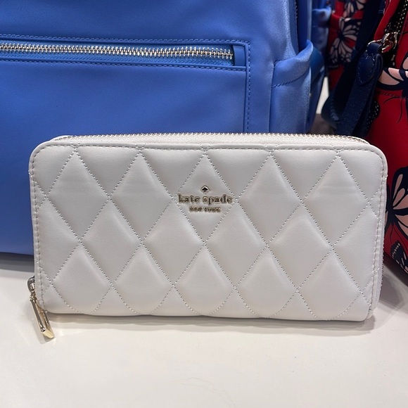 Kate Spade Carey Large Continential Wallet
Parchment 

NWT - Picture 12 of 16